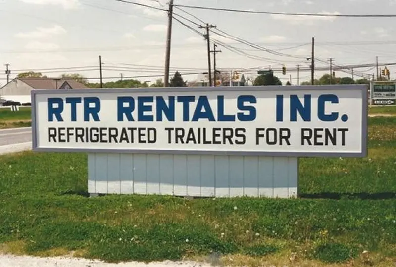 5image_desktop (1) Sign for RTR Rentals Inc. trailers.